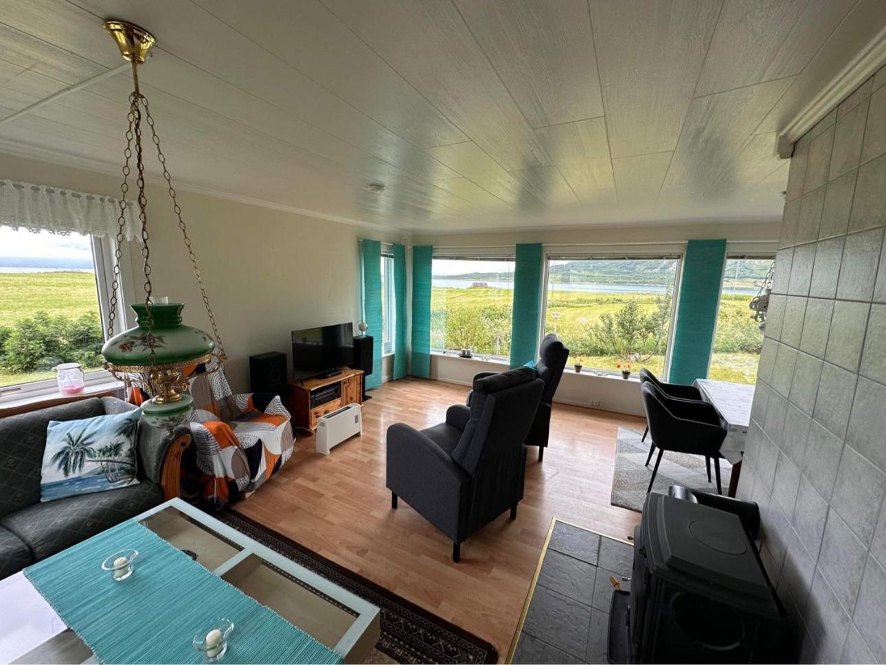 Midnattsolveien 3158,Sommarhusstrand Laukvik Lofoten Norway Luaran gambar
